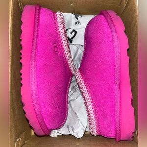 Ugg Tasman slippers pink , worn once. Needed to size up